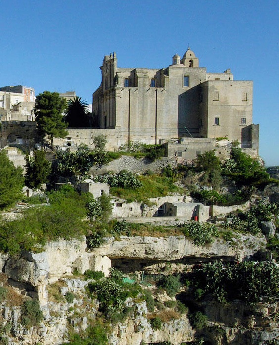 in cima al Sasso Barisano svetta la Chiesa di Sant' Agostino di Matera
