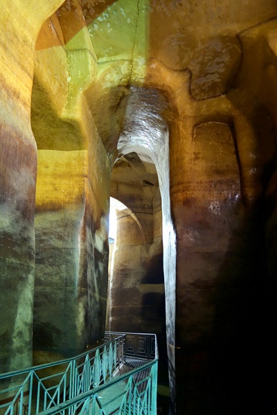 passerella all'interno del Palombaro di Matera