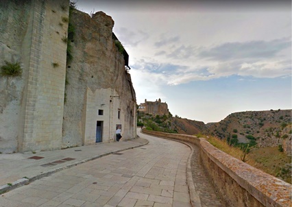 ingresso chiesa madonna delle virtù matera