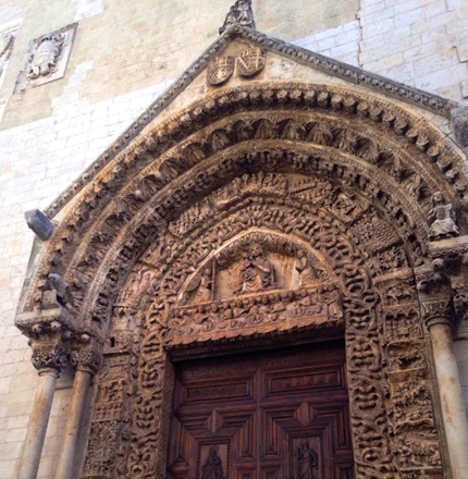 arco della porta frontale
