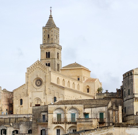 scorcio della cattedrale dai sassi