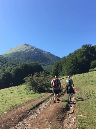 abbigliamento da trekking da utilizzare per escursione sul pollino 2019