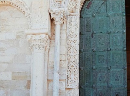 portale maggiore della cattedrale di Trani