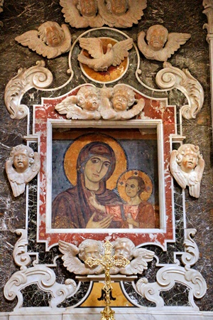 madonna della bruna affresco nella cattedrale