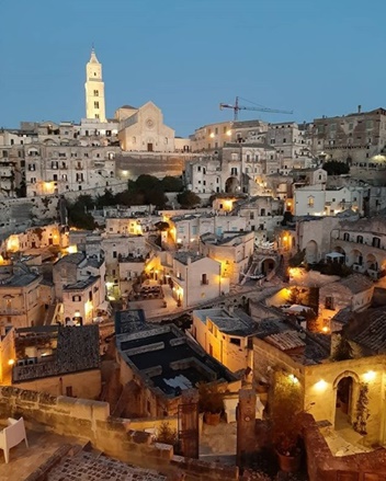 foto di sera con sul Sasso Barisano