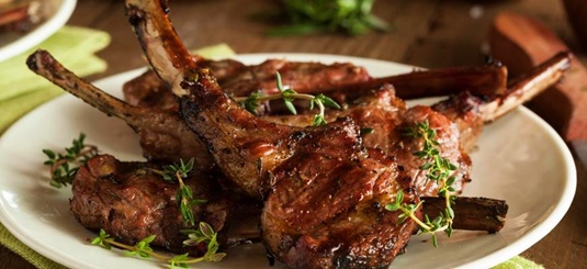 agnello con funghi cardoncelli