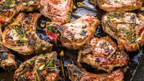 agnello al forno alla lucana con muscari