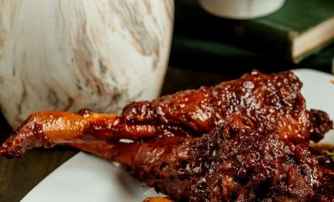 cosciotto di agnello e acciughe