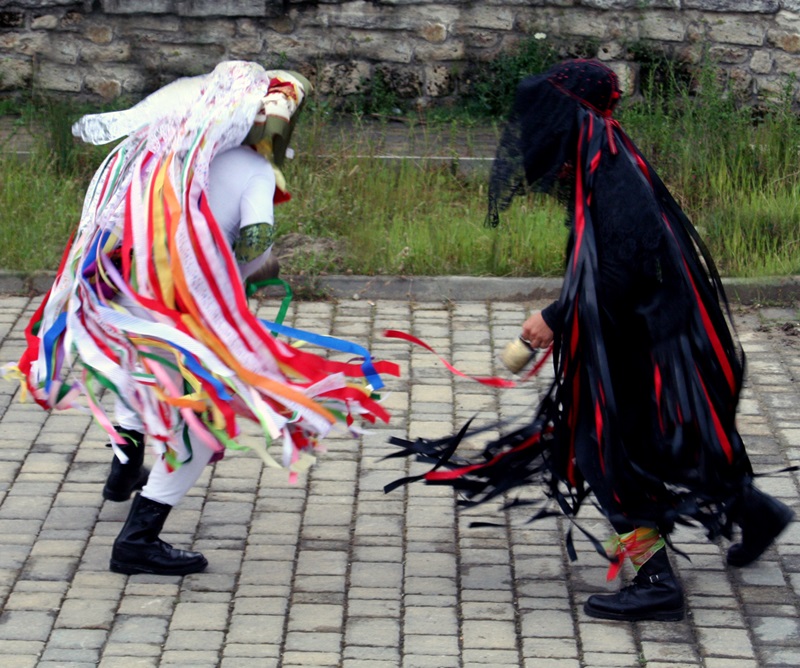 scaramucce fra mucca e toro carnevale tricarico basilicata