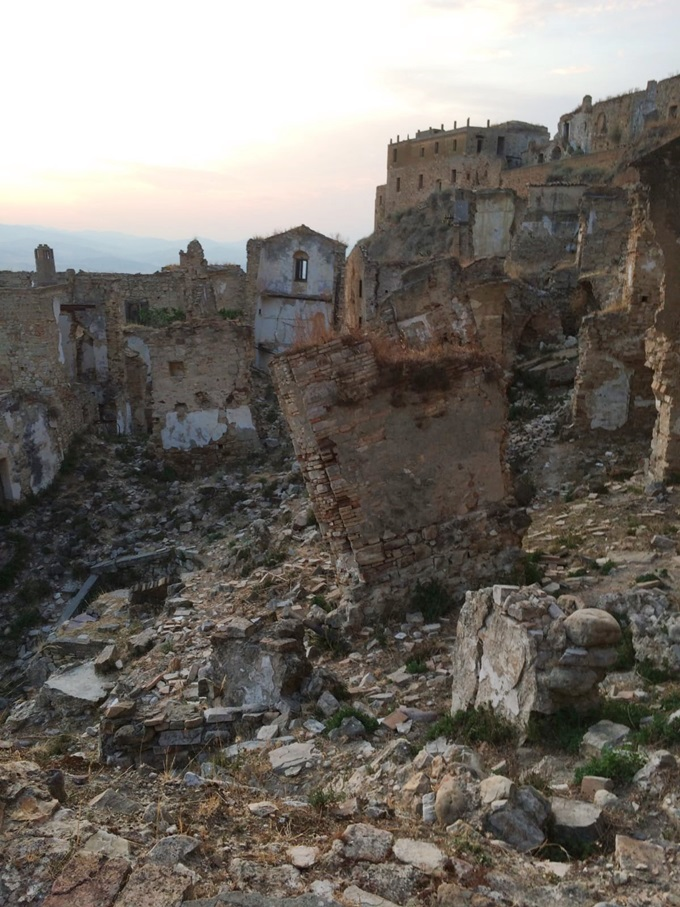città fantasma matera evacuazione di craco