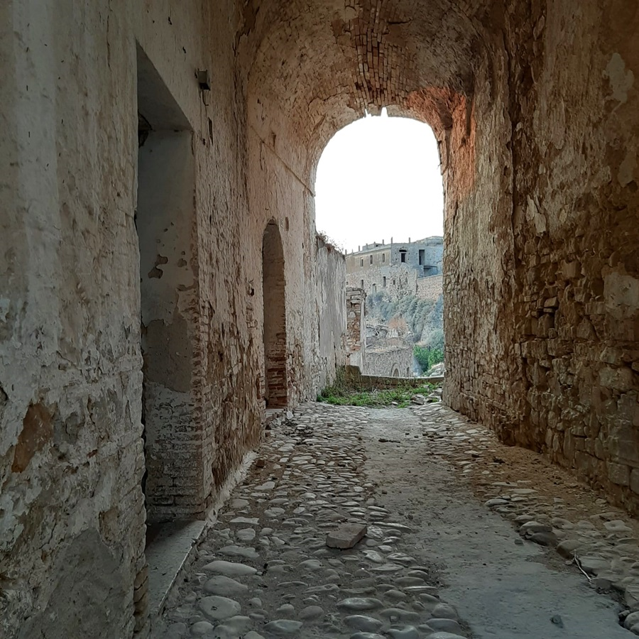città fantasma matera foto al tramonto