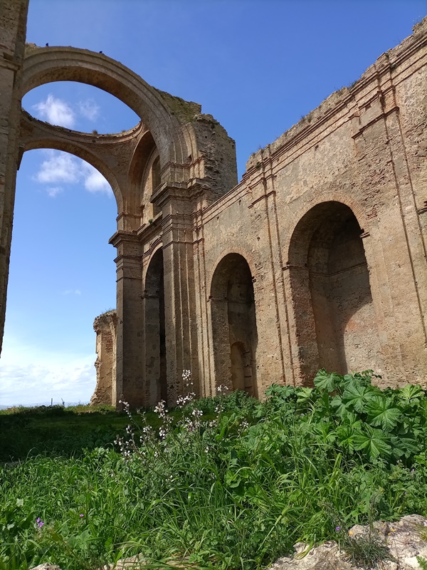chiesa incompiuta grottole