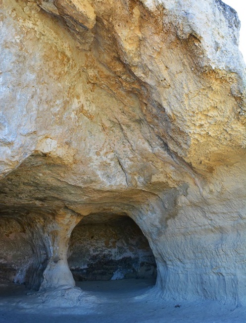 passeggiare a matera in agosto sulla murgia