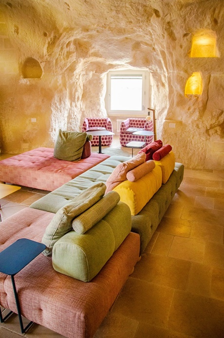 divani e arredi in grotta