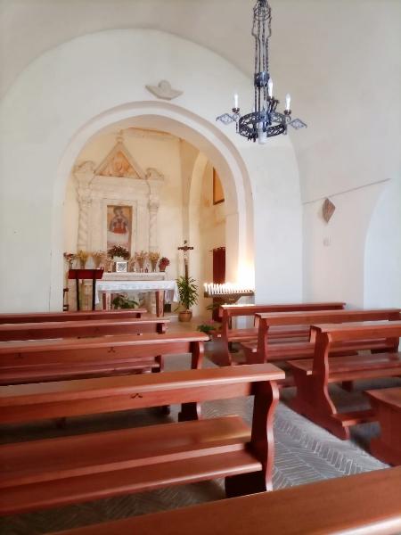 vista laterale interna della chiesa
