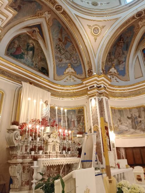 altare maggiore della Chiesa di San Francesco da paola matera