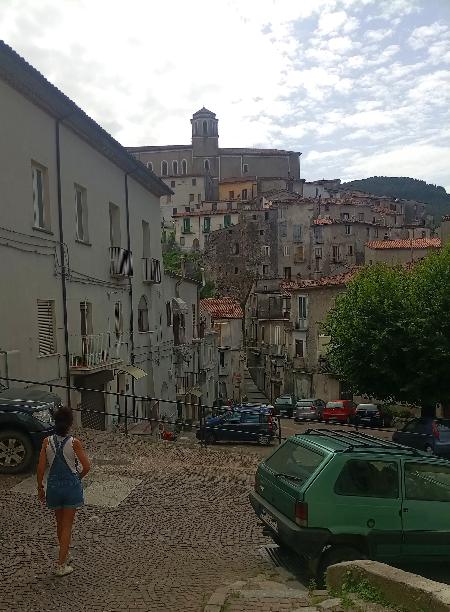 strada per il castello di Lagonegro