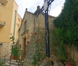 Croce in ferro all'esterno