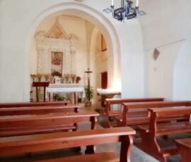 vista laterale interna della chiesa